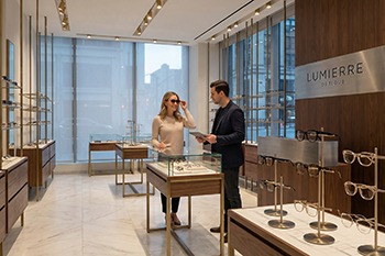 إطارات بصرية ذات علامات تجارية خاصة لسلاسل البيع بالتجزئة لإنشاء مجموعات نظارات حصرية