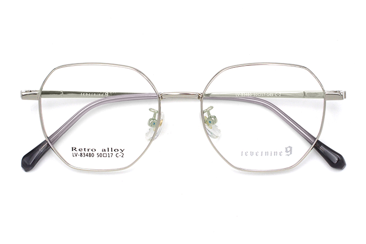 ملابس معدنية للعين - فضي