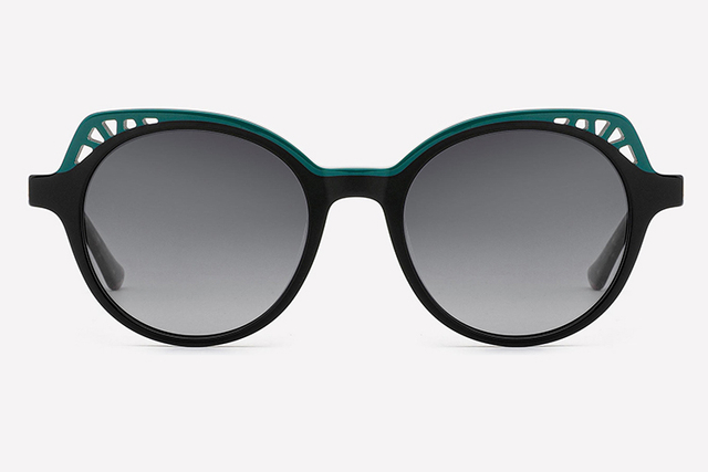 خلات وزجاج معدني