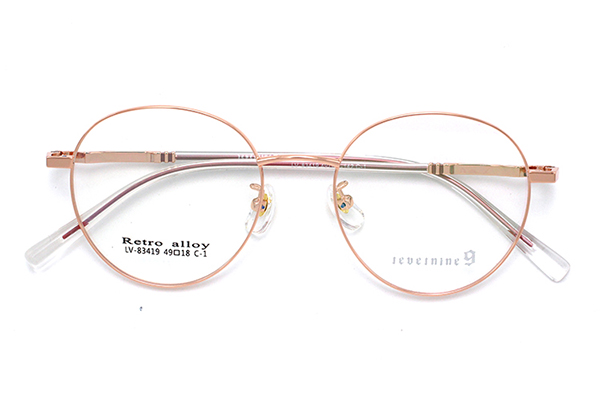 إطار النظارات الكلاسيكية