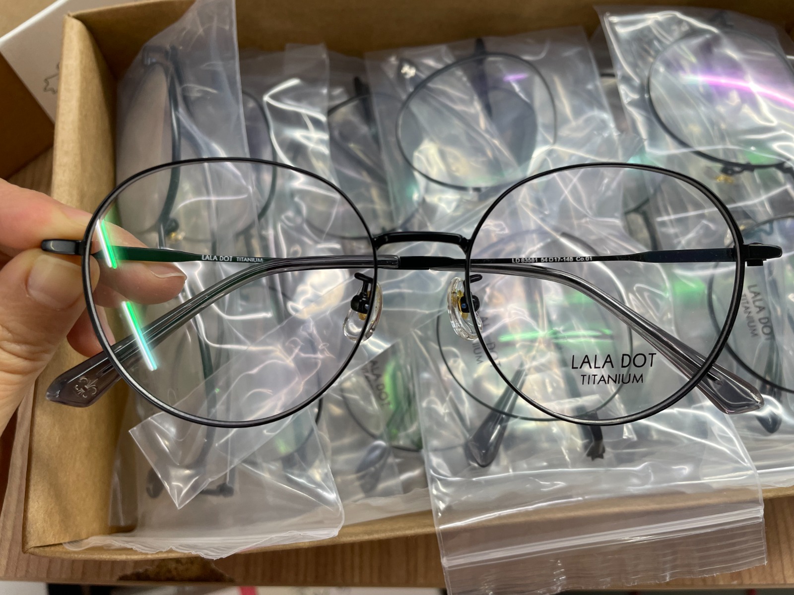 طباعة سلك سكرين على الإطارات المعدنية