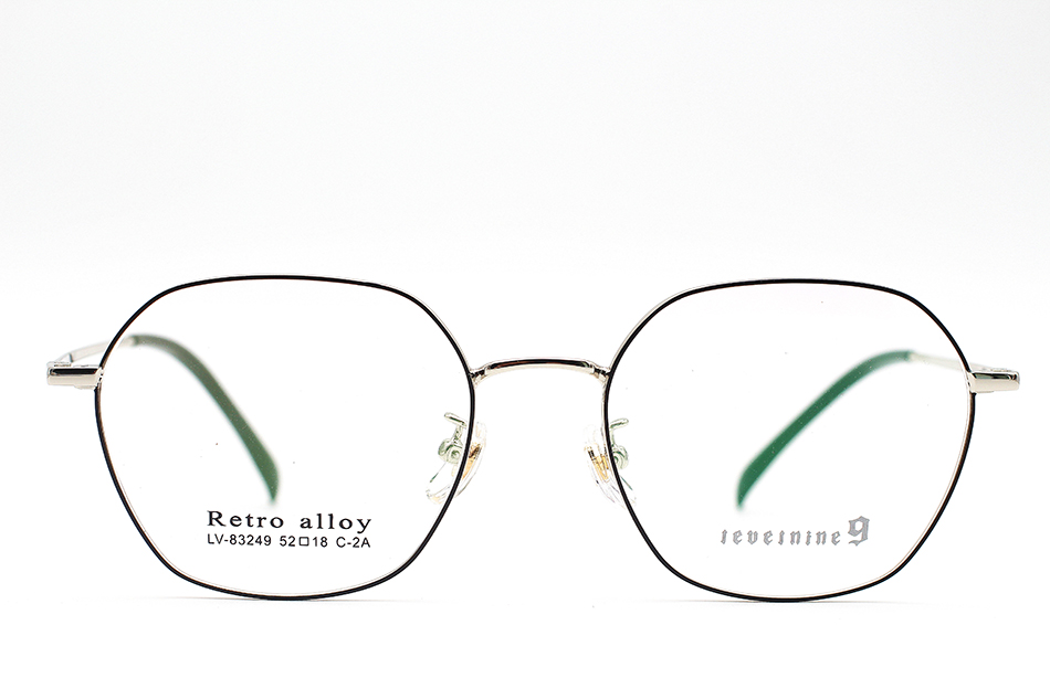 نظارات ذات إطار معدني