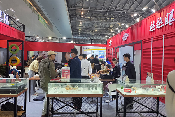 7 عوامل رئيسية يجب مراعاتها عند شراء إطارات النظارات بالجملة