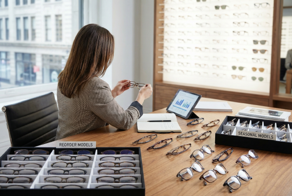 دليل اختيار إطارات النظارات بالجملة، إعادة ترتيب النماذج مقابل الإطارات الموسمية