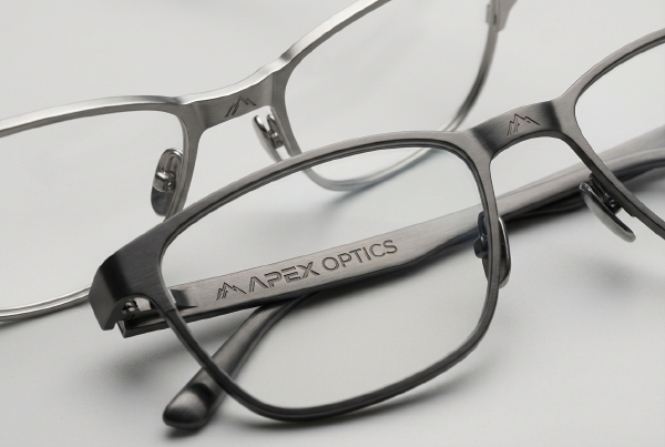 النقش بالليزر – الأفضل للإطارات المعدنية والتيتانيوم